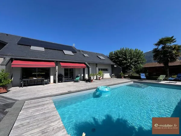 Villa 7 pièces 214 m²