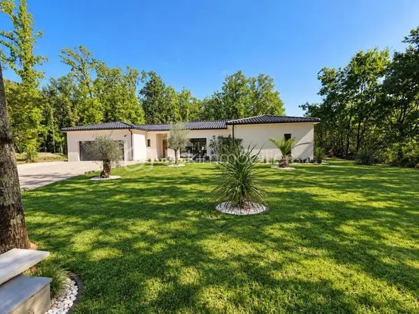 Villa T5 Plain pied avec piscine