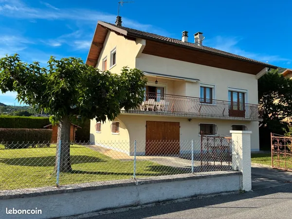 Situation exceptionnelle - Maison lumineuse de 283 m² sur terrain de 787 m²