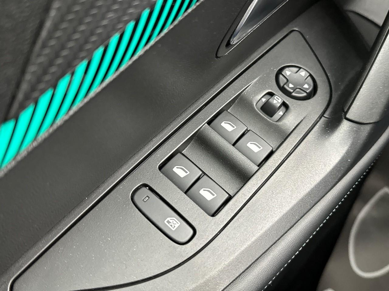 Peugeot 2008 puretech 130 s&s eat8 allure pack — photo 15