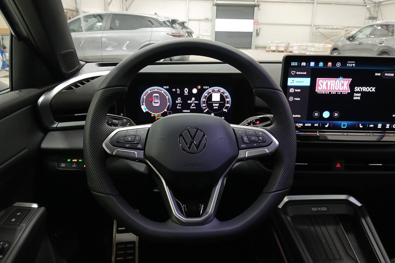Volkswagen T-Roc — photo 15