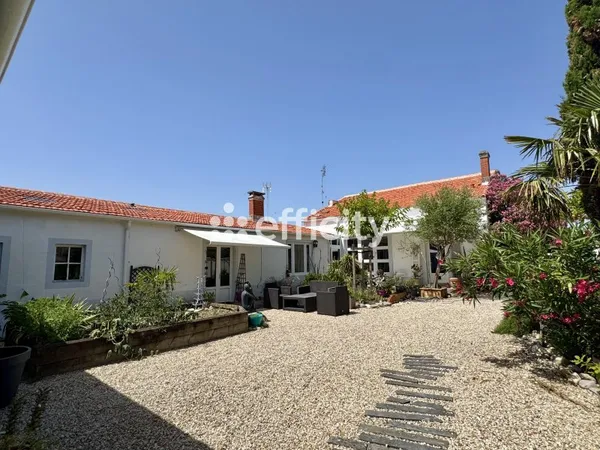Maison 5 pièces 215 m²