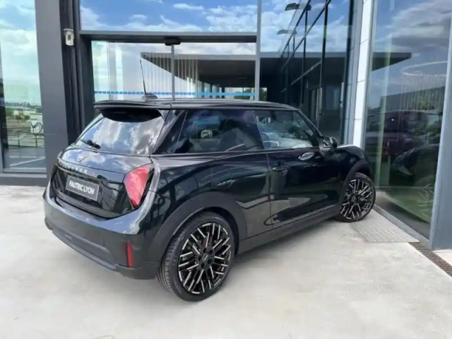 Mini Cooper 3 portes s 204ch favoured dkg7 — photo 3