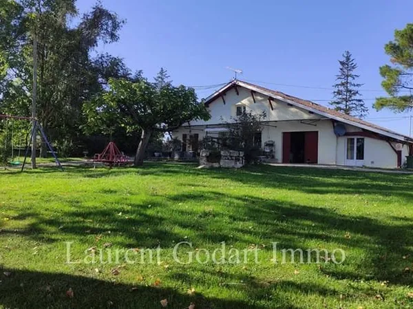 Maison 9 pièces 300 m²