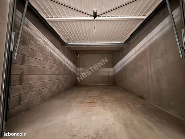 Parking/box 1 pièce 15 m²