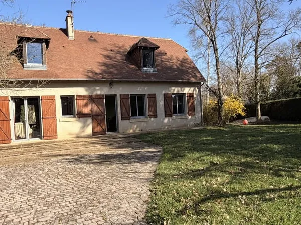 Maison avec vue exceptionnelle sur le château de Rivarennes