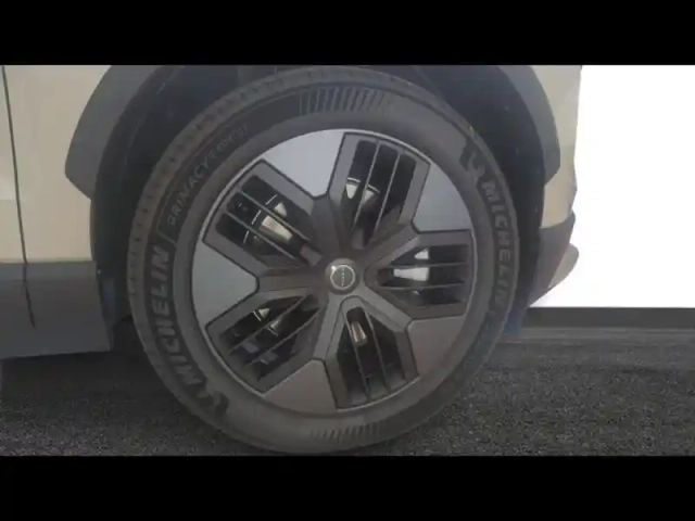 Volvo Ex30 cross country p5 long range 272ch 69kwh ultra — photo 11