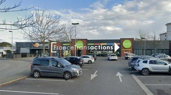 Local commercial 740 m²