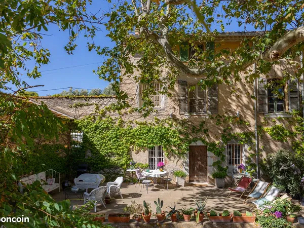 T4 dans mas provençal. Campagne à 800m du port de Sanary