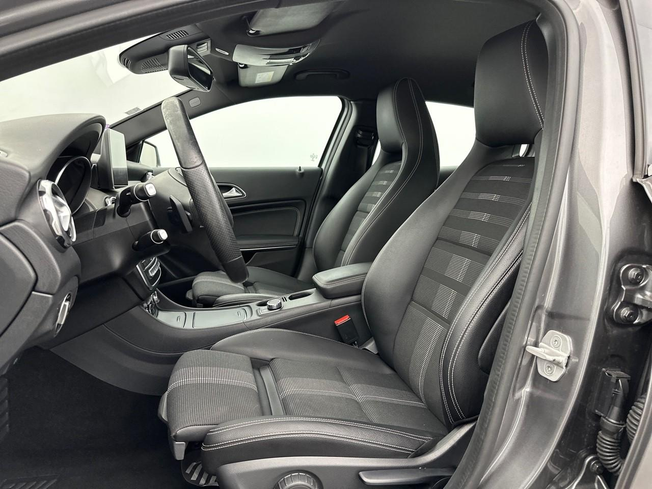 Mercedes Gla 180 sensation 7-g dct a — photo 9