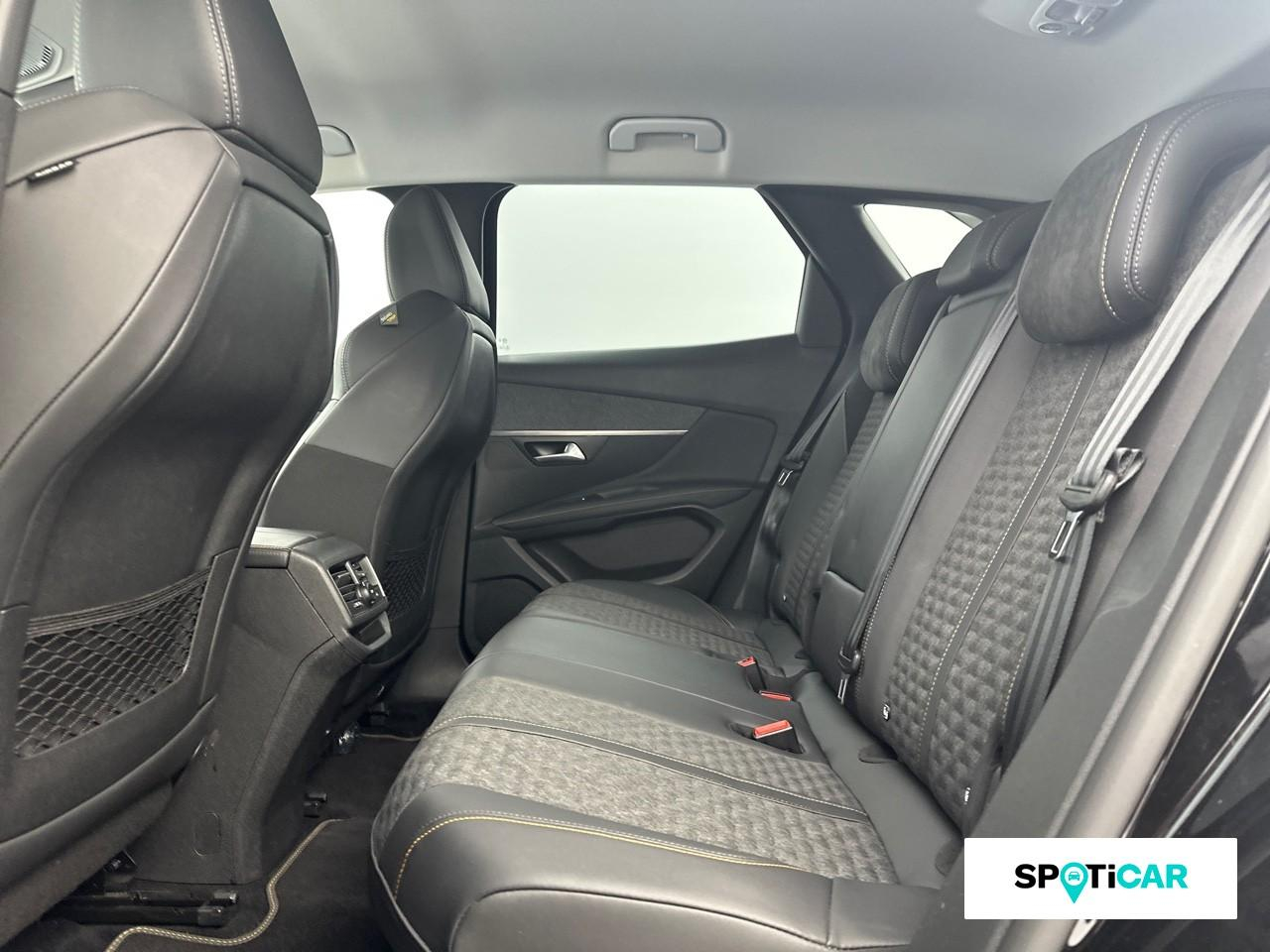 Peugeot 3008 1.2 puretech 130ch s&s roadtrip eat8 — photo 10
