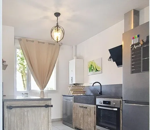 Maison récente avec 3 chambres, garage et jardin