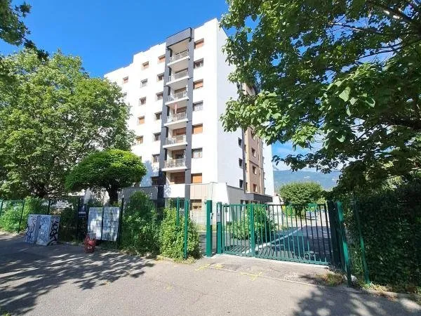 A louer - Bureau au sein d'un local professionnel - Immobilier d'entreprise