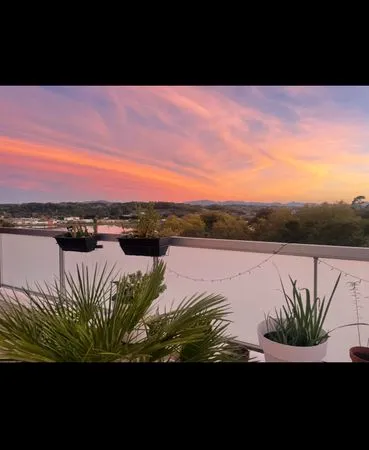 Appartement de 53m² au dernier étage avec sublime terrasse de 41m2 offre un cadre de vie idéal, calm