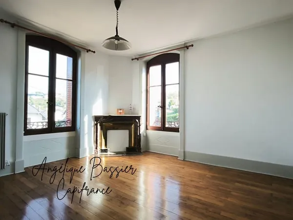 À LOUER - BEL APPARTEMENT T3 DE 74,70 m² - PARKING PRIVATIF - RIVE-DE-GIER