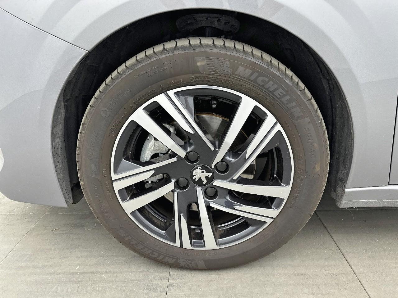Peugeot 208 puretech 100 s&s bvm6 allure — photo 14