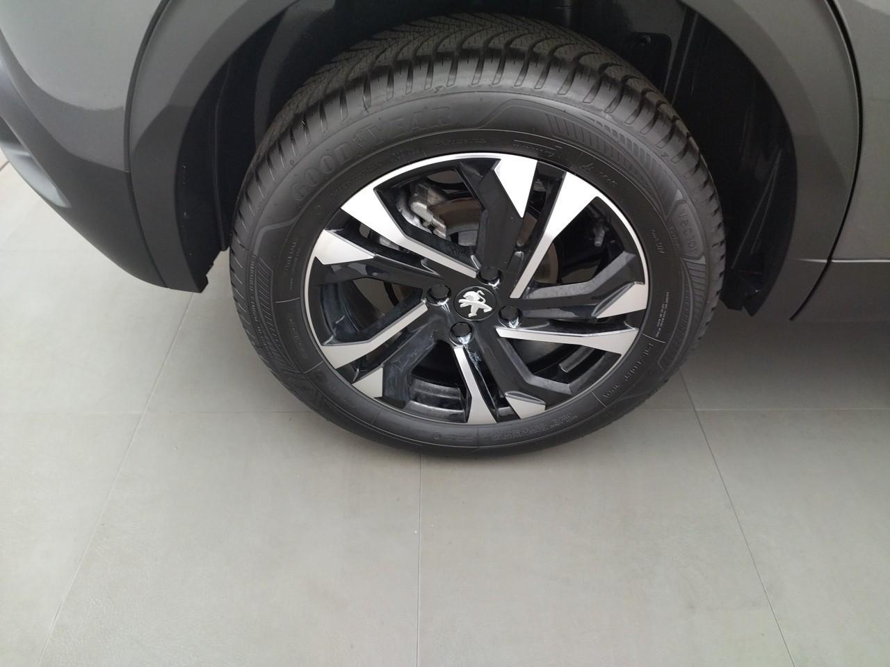Peugeot 2008 puretech 130 s&s eat8 allure pack — photo 28