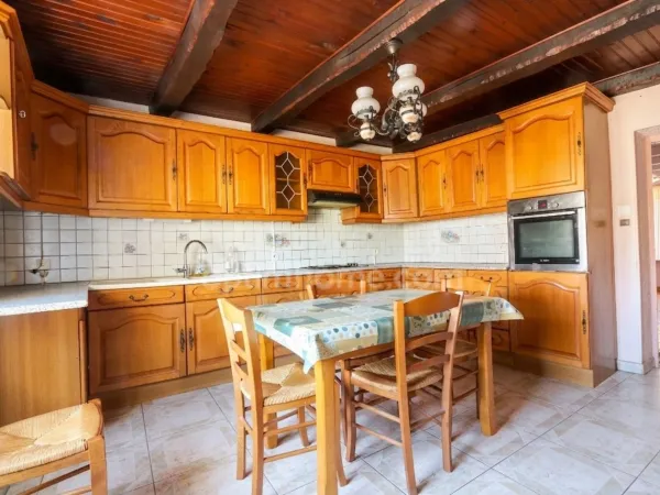 NEUFCHEF - MAISON MITOYENNE 5 PIECES DE 128 M² AU COEUR DE LA VILLE ! A RENOVER !