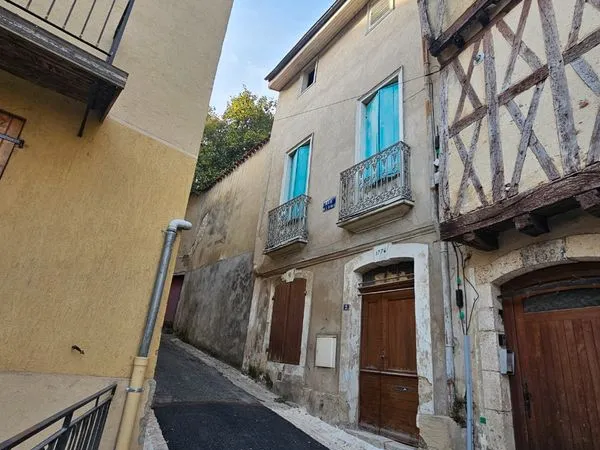 Bâtisse de caractère à rénover au coeur du centre historique