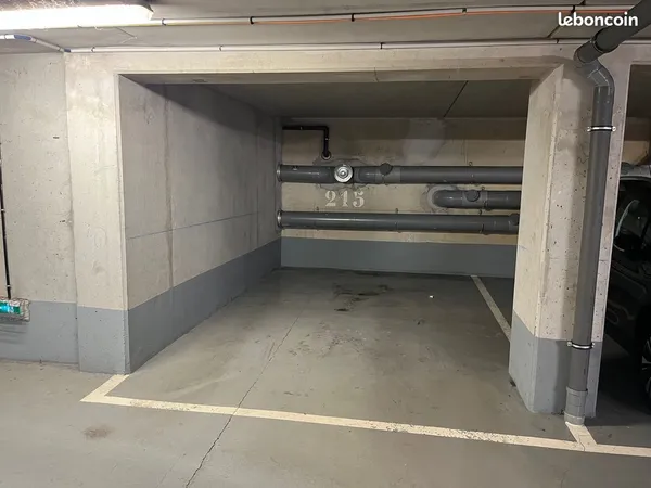 Large emplacement de parking au 5 avenue de l'Europe à BOIS-COLOMBES (92270)
