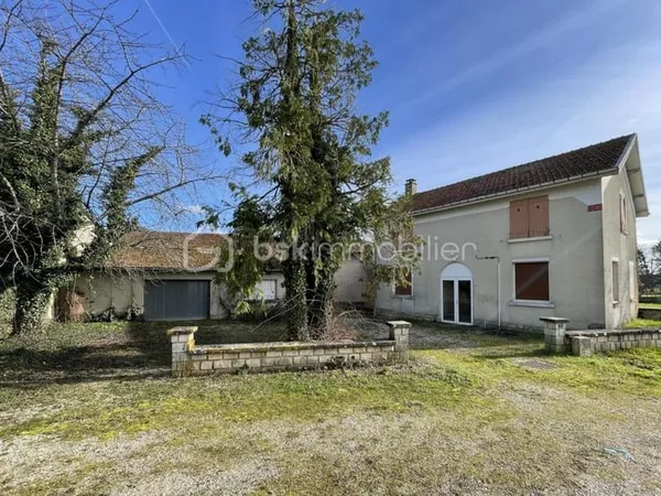 Ensemble immobilier à rénover avec grange, hangar et 2 hectares de terrain - Giffaumont-Champaubert