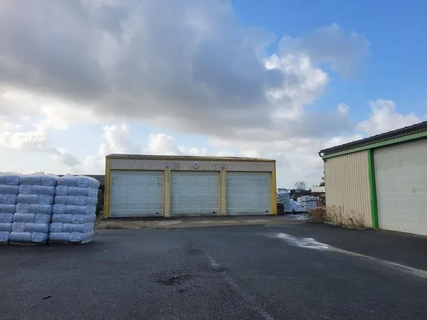 Local d'activité 612 m²