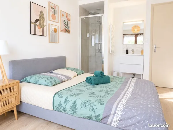 Chambre de colocation avec douche au pied du tramway vers Genève