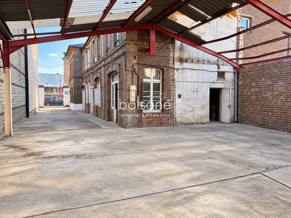 Elbeuf : immeuble avec hangar et cour, 613 m² explotable sur 86