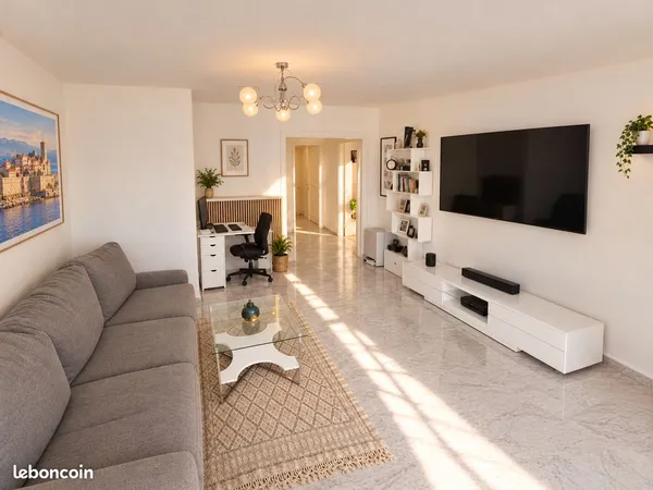 Appartement traversant et lumineux de 3 pièces avec terrasse plein sud