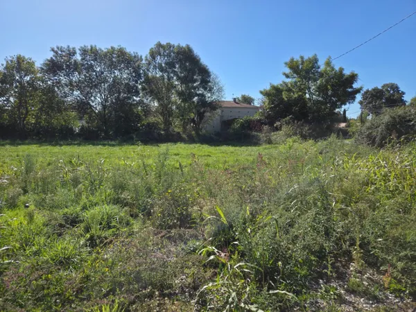 Terrain 700 m²