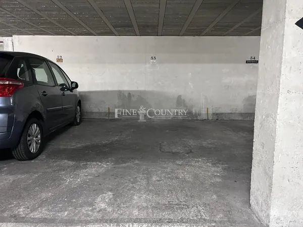 Parking à vendre - Centre-ville, secteur Banane