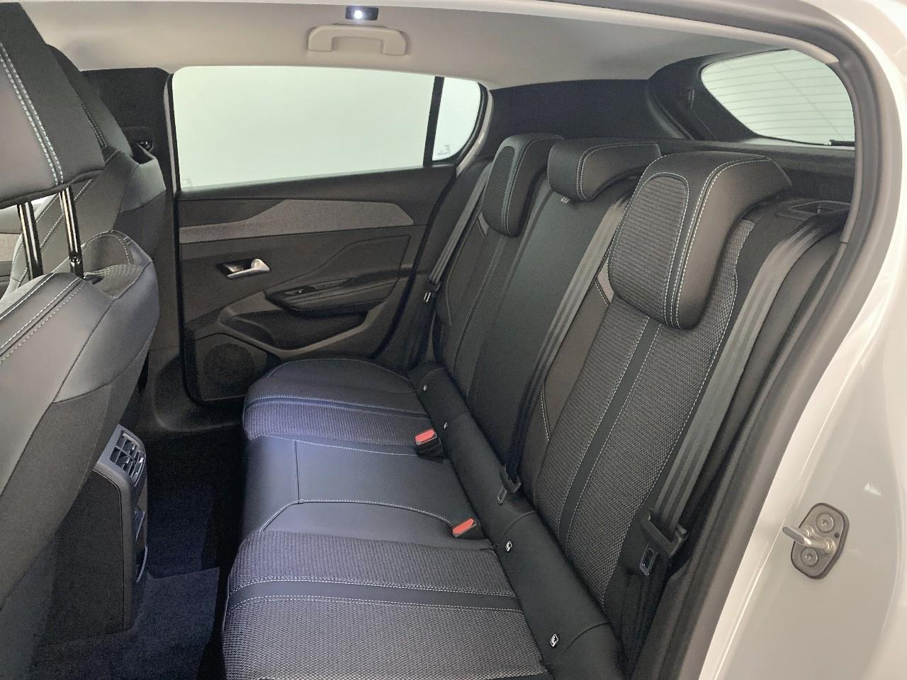 Peugeot 308 hybrid 145 e-dcs6 allure — photo 10