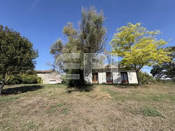 TERNAY Ensemble immobilier comprenant : une Maison contemporaine