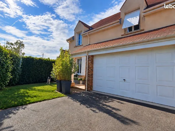 LESIGNY - Maison familiale 160 M2 utiles