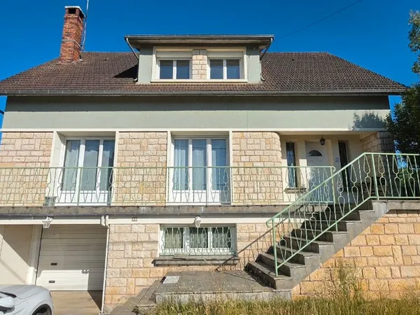 Joli pavillon indépendant 157 m² habitables avec dépendance, terrasses et terrain clos de 889 m²