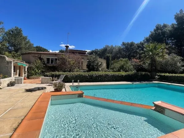 Maison 6 pièces 234 m²