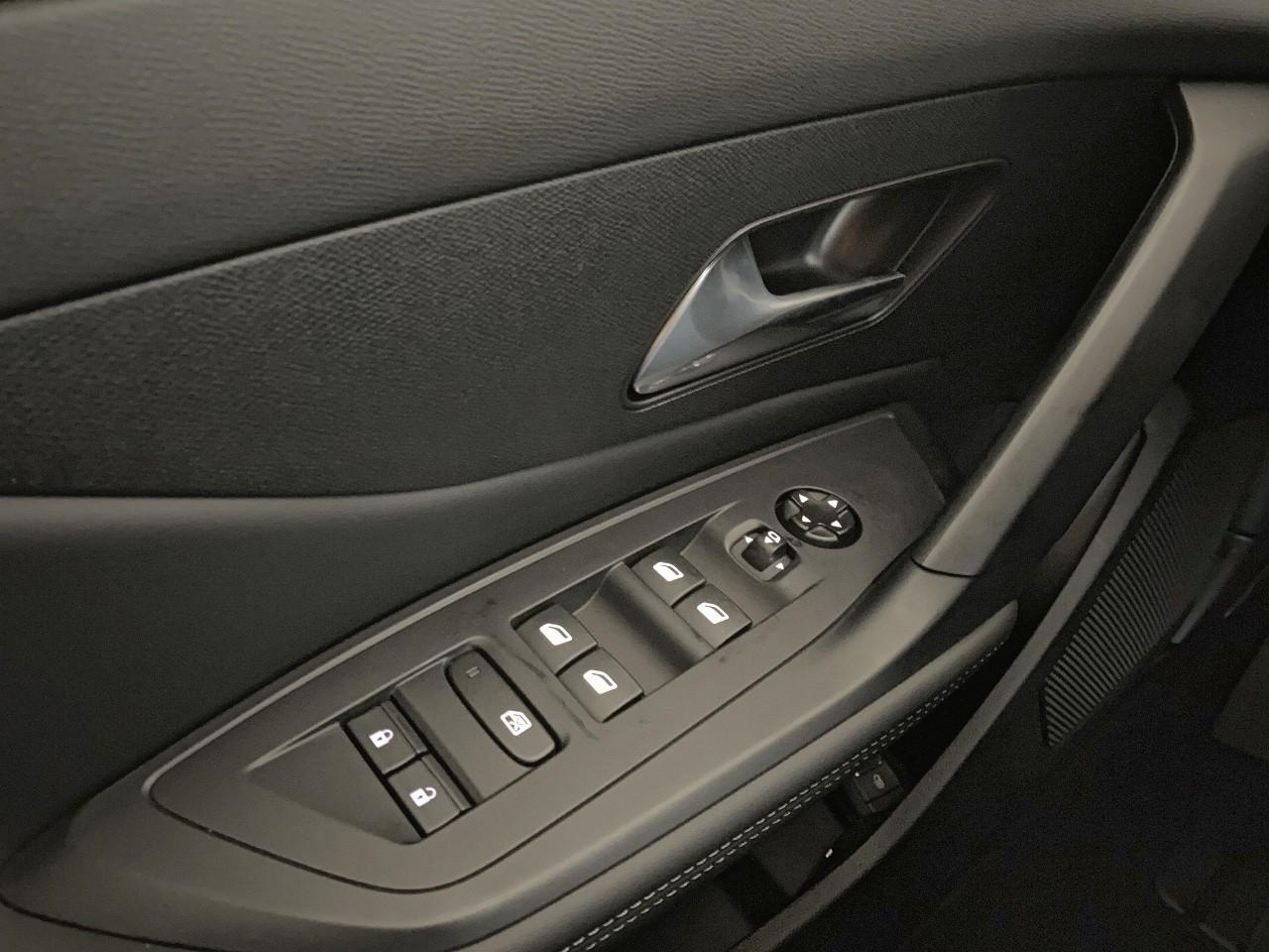 Peugeot 308 hybrid 145 e-dcs6 allure — photo 20
