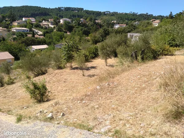 Terrain constructible 1100m2 aubenas