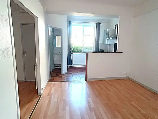 T1 bis avec espace chambre et cuisine aménagée