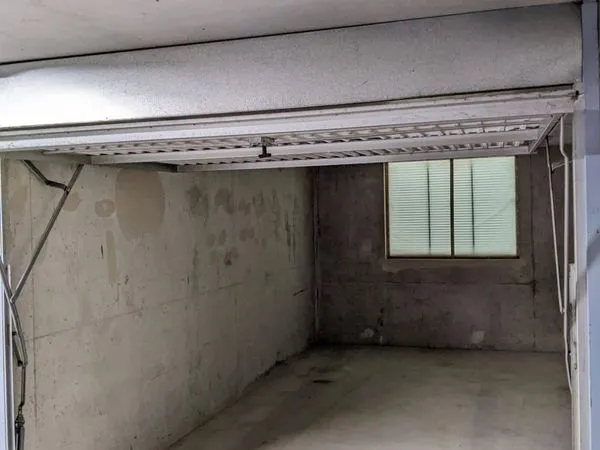 Rezé - Box de stationnement à louer