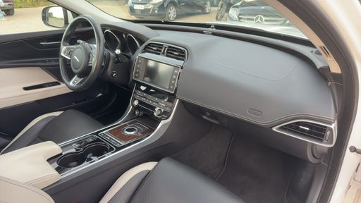 Jaguar XE 3.0 SC V6 340 BVA - S – 2016 – 62831 km – Essence – Boîte Automatique — photo 27