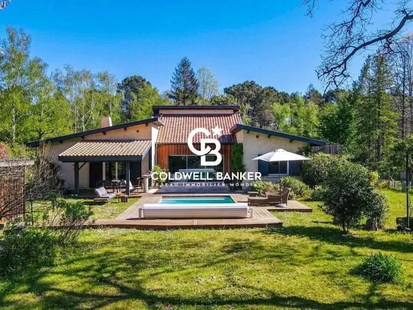Maison de plain-pied 7 pièces 226 m²