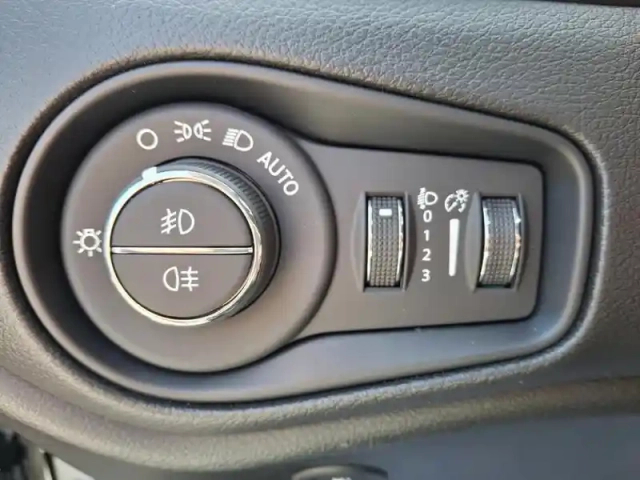 Jeep Renegade 1.3 turbo t4 240 ch phev bva6 4xe eawd north star — photo 14