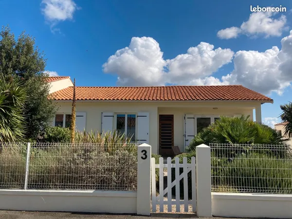 Maison à vendre au coeur de la Cotinière, commerces port et plages à pied. Ensoleillée et très calme