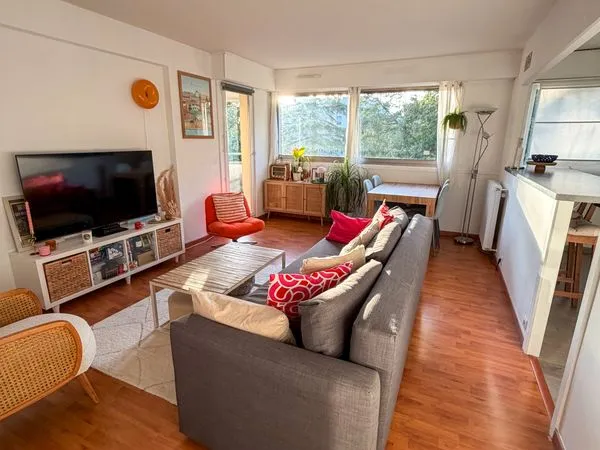 70m2 lumineux - 2 chambres - Balcon - vue parc - parking - 6min gare