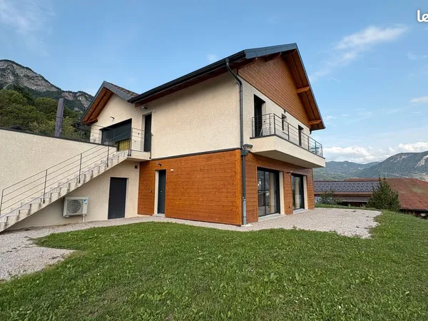 Spacieux T4 de 99 m² avec terrasse, jardin et vue panoramique