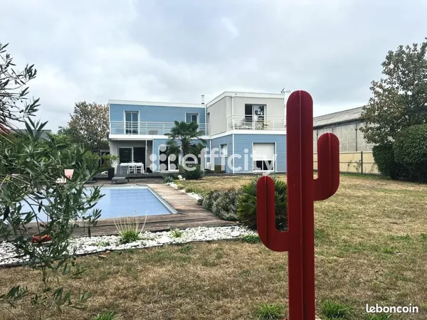 Maison 7 pièces 250 m²