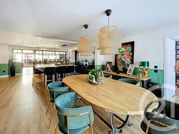 Maison 7 pièces 252 m²