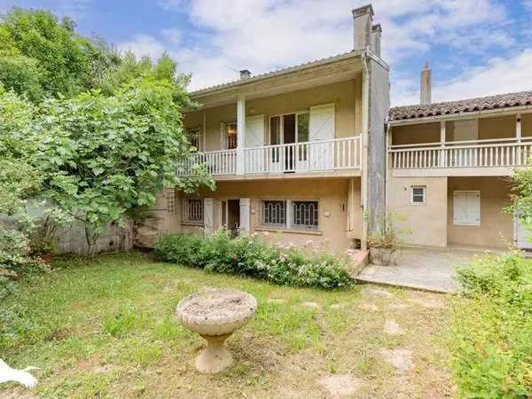 Maison 11 pièces 345 m²