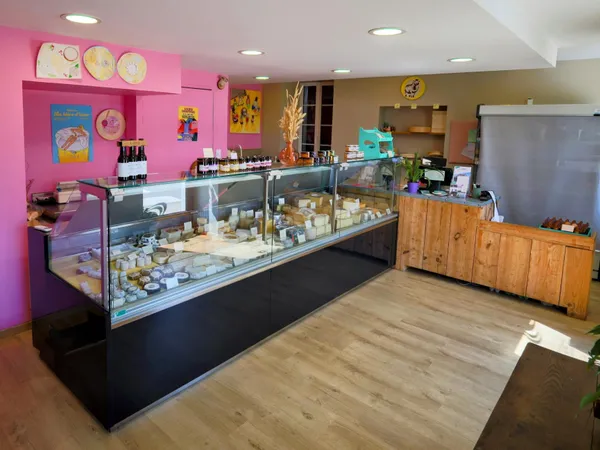 Local commercial 31 m² avec logement 128 m²